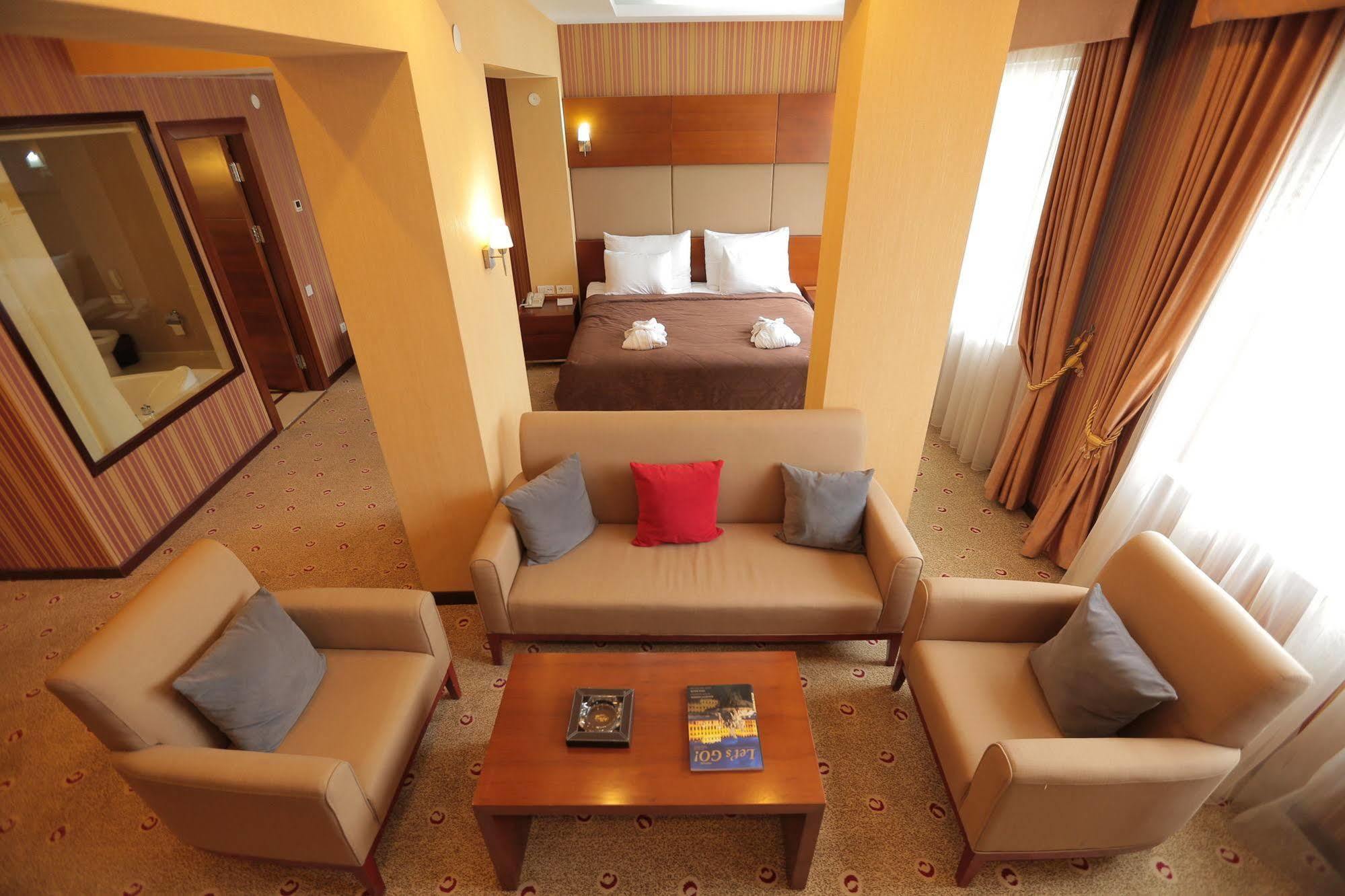 Regardal Hotel Almaty Extérieur photo