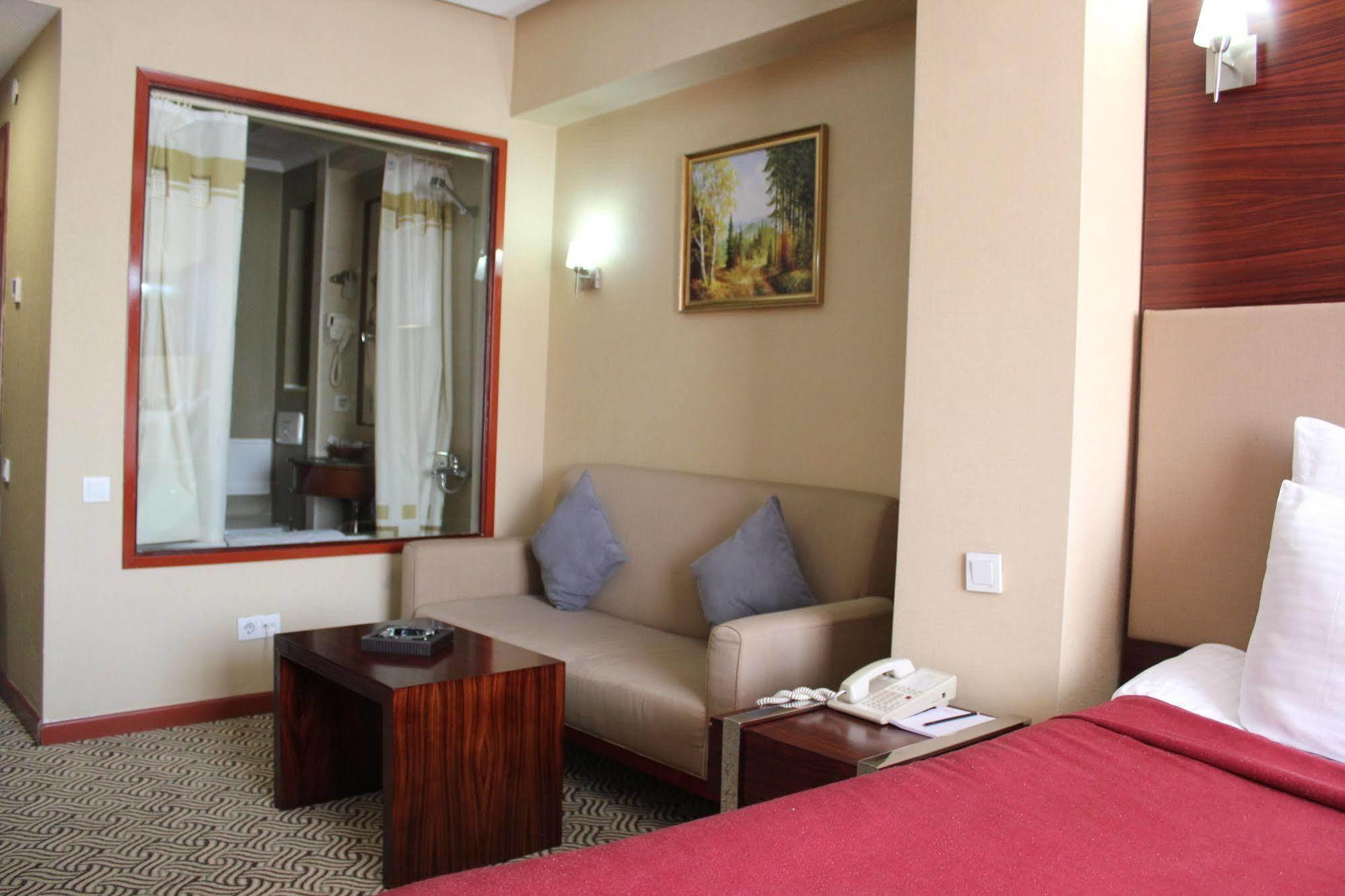 Regardal Hotel Almaty Extérieur photo